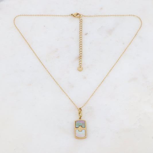 Collier avec une pampille rectangulaire ornée d'une feuille de nacre naturelle grise 39+7 cm