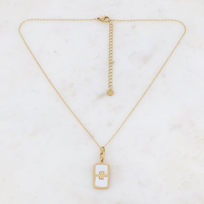Collier avec une pampille rectangulaire ornée d'une nacre blanche 39+7 cm
