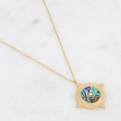Collier avec une pampille ronde ornée d'une feuille de nacre abalone et d'un strass 39+7 cm