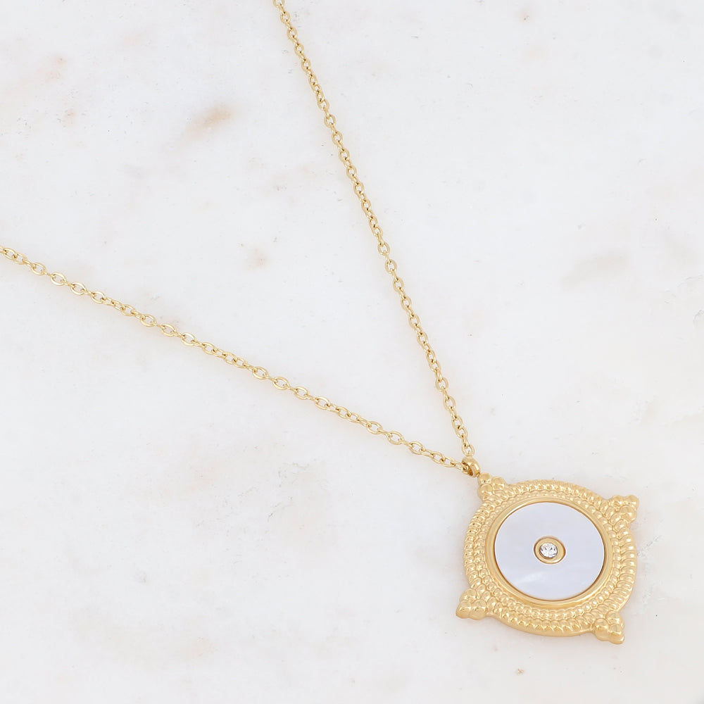 Collier avec une pampille ronde ornée d'une feuille de nacre blanche et d'un strass 39+7 cm