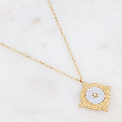 Collier avec une pampille ronde ornée d'une feuille de nacre blanche et d'un strass 39+7 cm