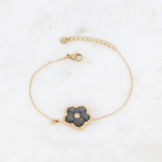 Bracelet avec une fleur nacrée et strassé