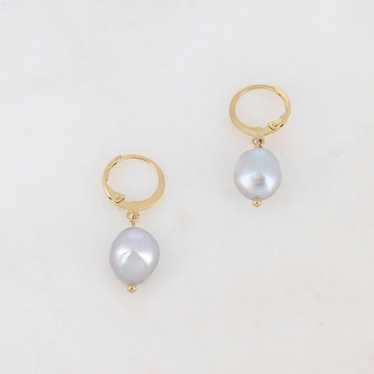 Créoles avec perle d'eau douce 1,2 x 2,9 CM.