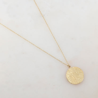 Collier avec pendentif rond style ondulé, effet martelé (40+5CM)