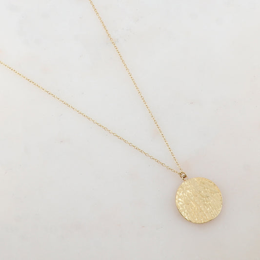 Collier avec pendentif rond style ondulé, effet martelé (40+5CM)