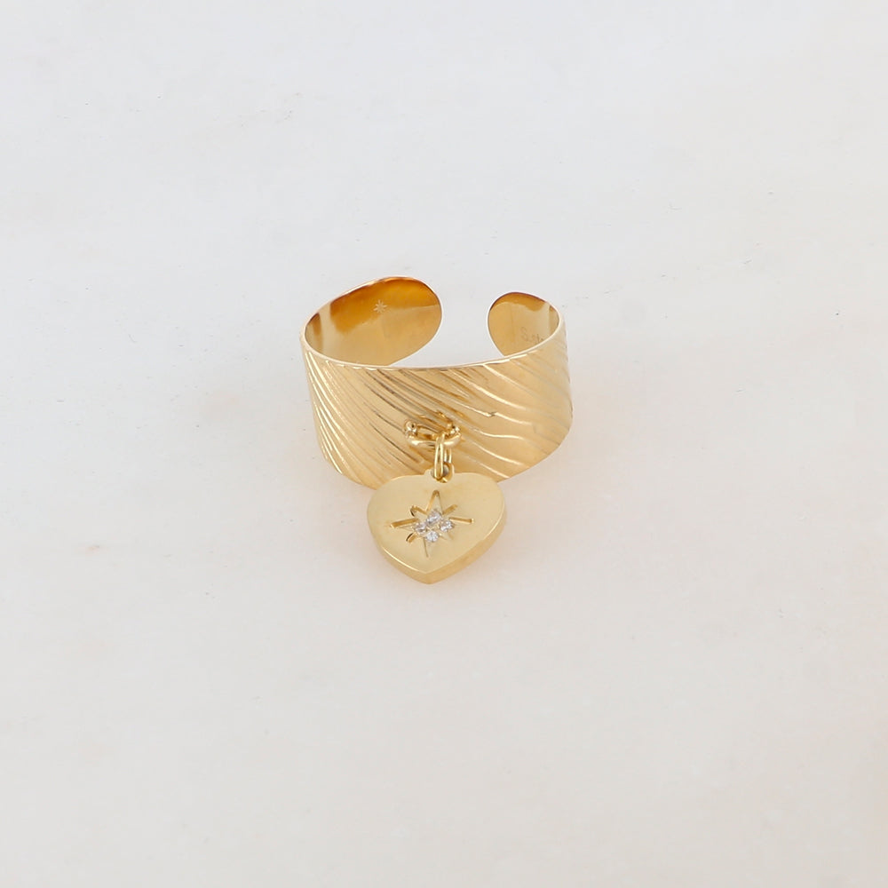 Bague effet rayé avec pampille coeur, étoile et strass