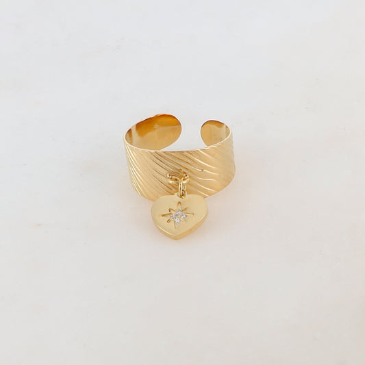 Bague effet rayé avec pampille coeur, étoile et strass