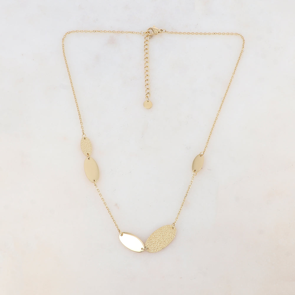 Collier avec 3 pièces ovales lisses et 2 pièces ovales martelées (40+5CM)