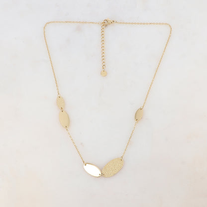 Collier avec 3 pièces ovales lisses et 2 pièces ovales martelées (40+5CM)