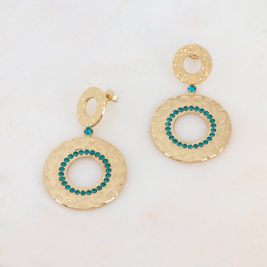 B.O à puce avec 2 anneaux martelés, strass Diamètre anneau 1 : 1,5 cm, diamètre anneau 2 : 2,95 cm.
