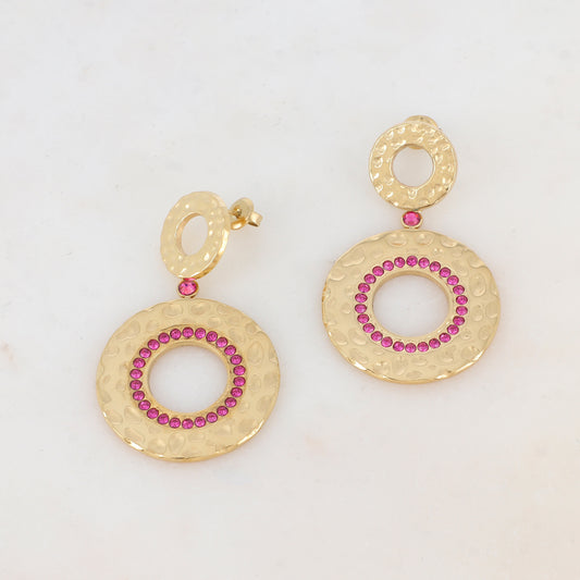 B.O à puce avec 2 anneaux martelés, strass Diamètre anneau 1 : 1,5 cm, diamètre anneau 2 : 2,95 cm.