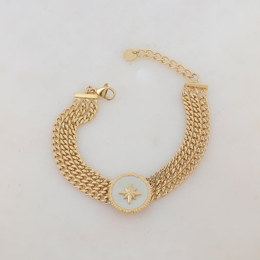 Bracelet en maille trois rangs avec pièce ronde émaillée, étoile