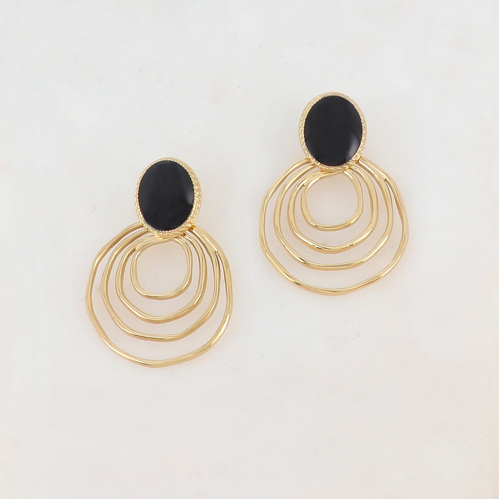 B.O à puce avec pièce ovale émaillée et 4 anneaux lisses 3,1 x 4,5 cm.