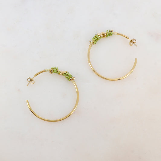 Créoles à puce avec nœud et pâtes de verre 4,5 cm.