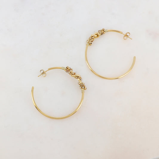 Créoles à puce avec nœud et pâtes de verre 4,5 cm.