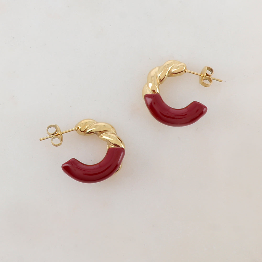 Créoles à puce torsadées avec émail Diamètre : 2,1 cm.