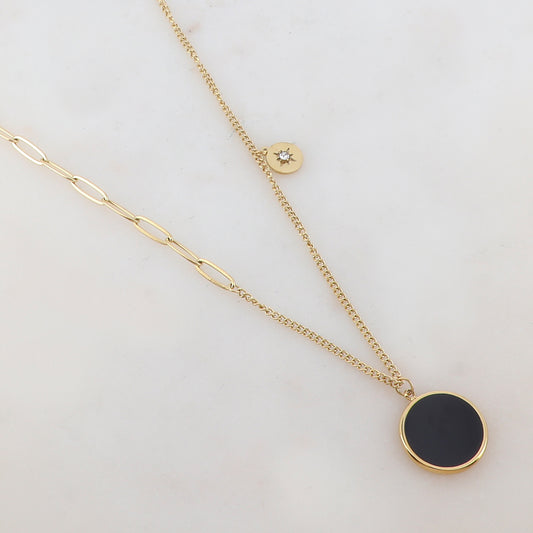 Collier en maille avec pendentif rond émaillé noir, strass, étoile et petite boule 40+5 cm