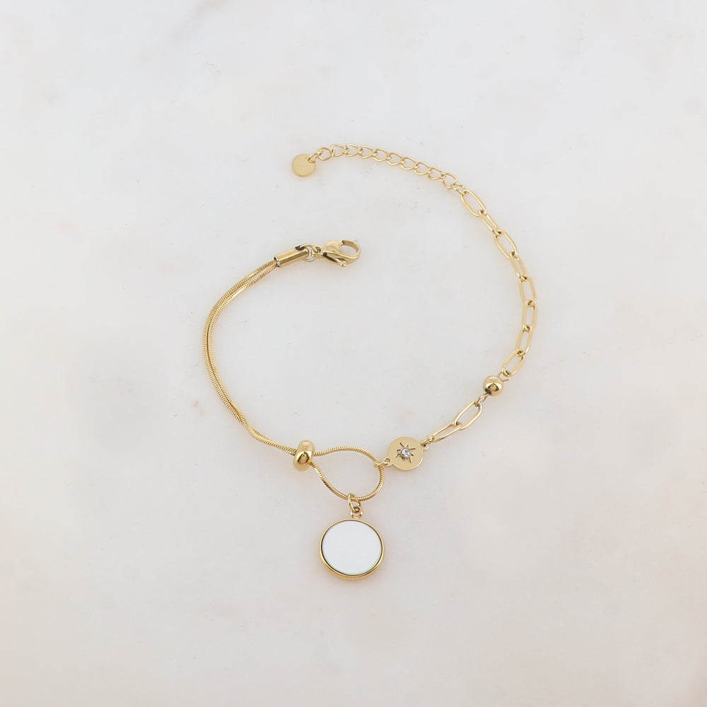 Bracelet en maille avec pièce ronde émaillée, strass, étoile, petite boule et rondelle