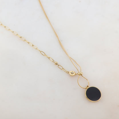 Collier en maille avec pendentif rond émaillé, strass, étoile, petite boule et rondelle (45+5CM)
