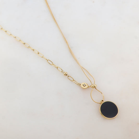 Collier en maille avec pendentif rond émaillé, strass, étoile, petite boule et rondelle (45+5CM)