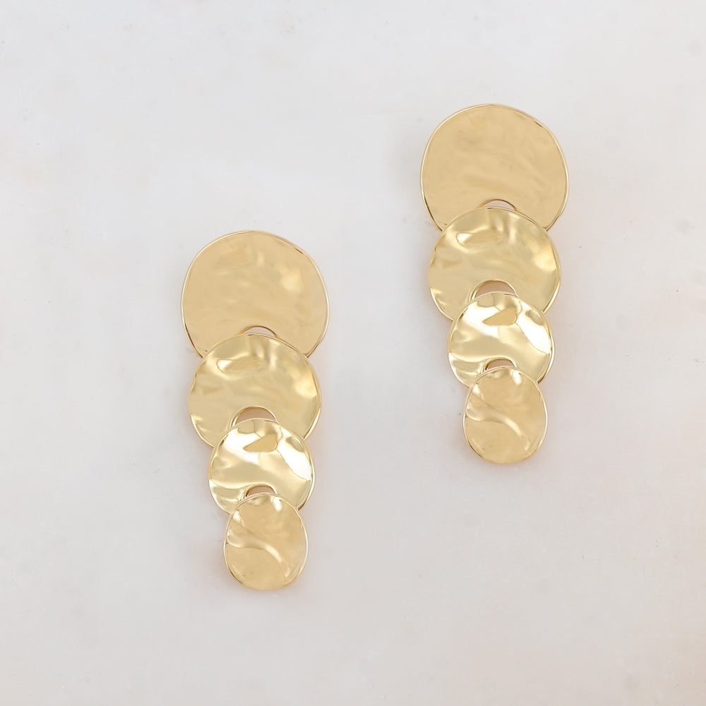 B.O à puce pendantes avec 4 pièces ondulées 2,1 x 5,4 cm.