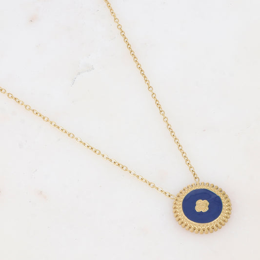 Collier composé d'un pendentif rond émaillé bleu avec une fleur gravée 39+7 cm