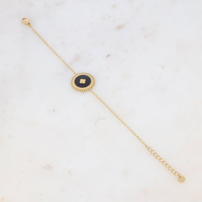Bracelet avec pièce ronde émaillée, fleur gravée