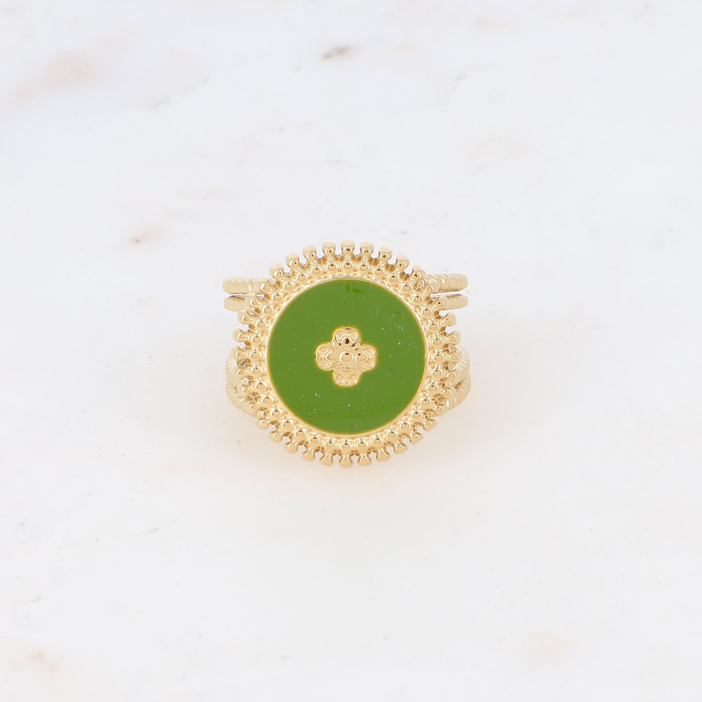 Bague avec pièce ronde émaillée, fleur gravée - Vert