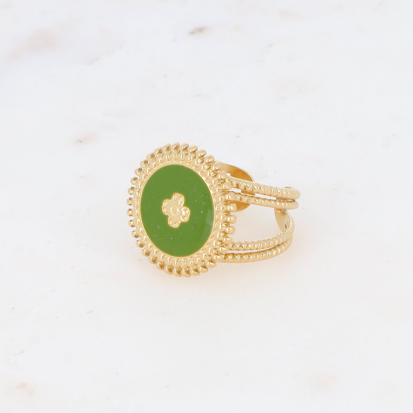Bague avec pièce ronde émaillée, fleur gravée - Vert