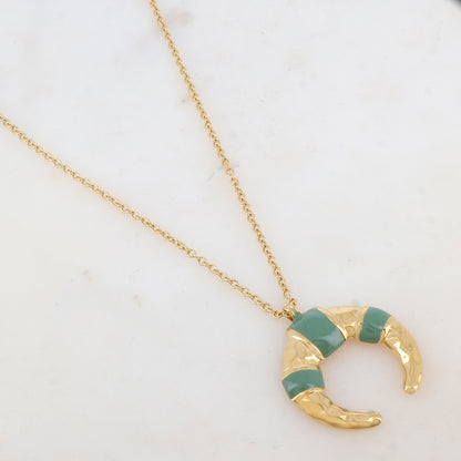 Sautoir avec pendentif géométrique corne émaillé vert 80+10 cm