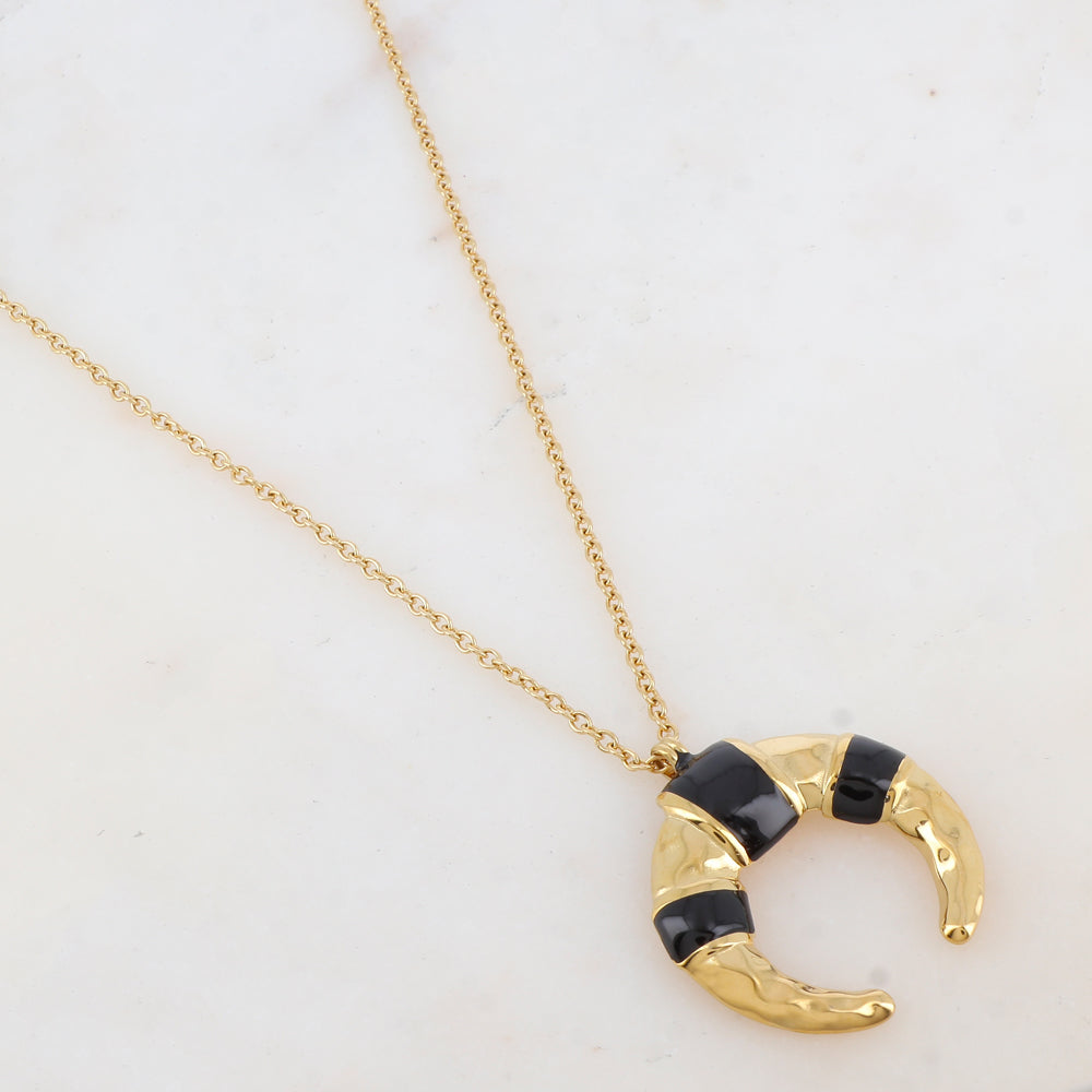 Sautoir avec pendentif géométrique corne émaillé noir 80+10 cm