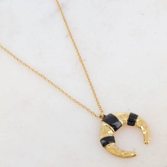 Sautoir avec pendentif géométrique corne émaillé noir 80+10 cm