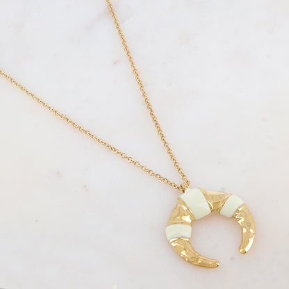 Sautoir avec pendentif géométrique corne émaillé blanc 80+10 cm