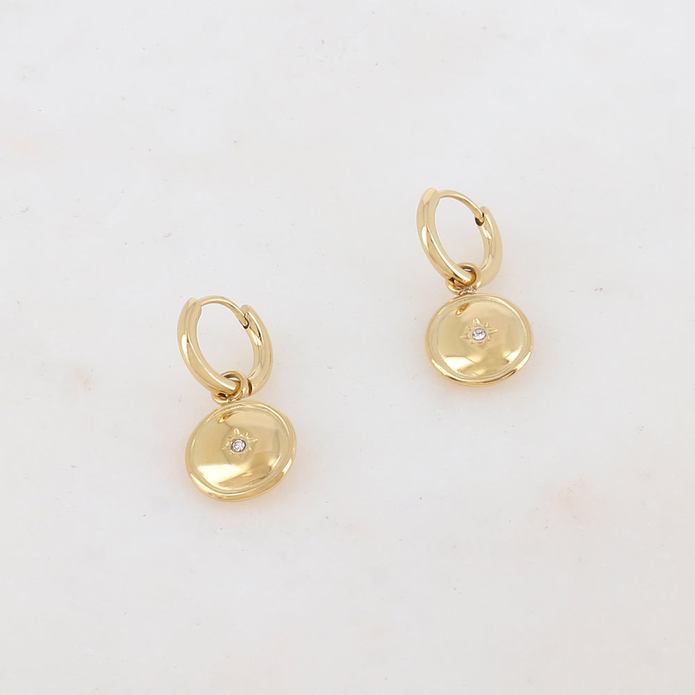 Créoles avec pièce ronde, étoile et strass 1,15 x 2,4 cm.