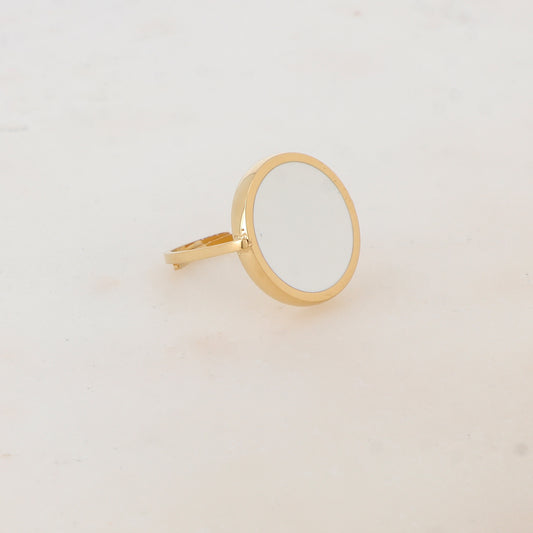Bague fine avec pièce ronde émaillée