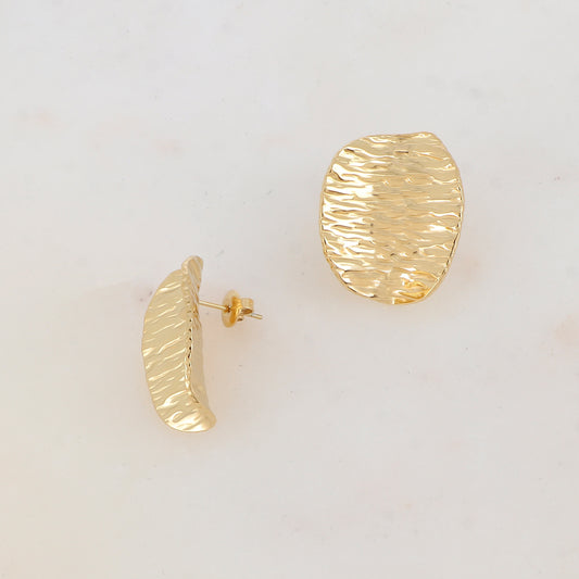 B.O à puce avec pièce géométrique texturée 2,2 x 2,8 cm.