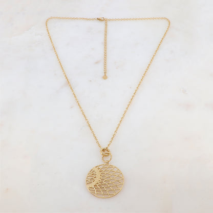 Collier avec pendentif rond ajouré de façon graphique (60+10CM)
