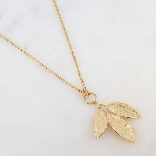 Sautoir avec pendentif 3 feuilles (80+10CM)