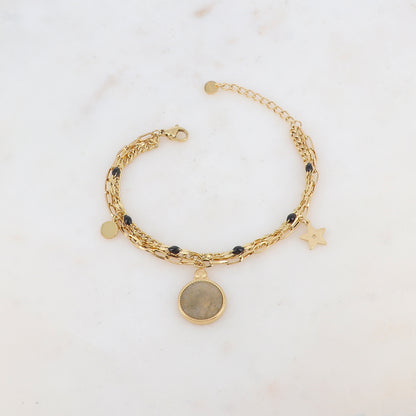 Bracelet trois rangs avec maille, pièces émaillées, 2 pampilles : ronde et étoile, pièce ronde sertie d'une pierre naturelle