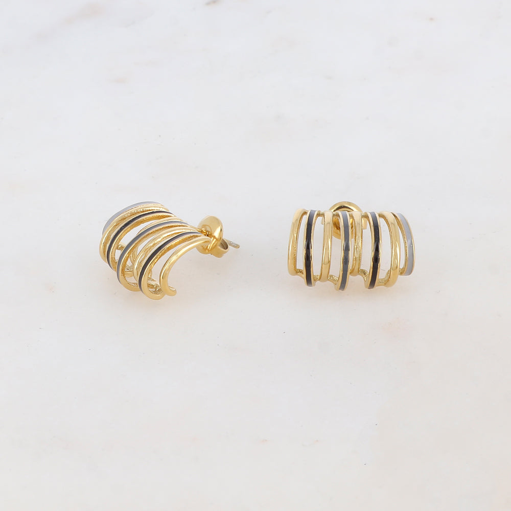 Créoles à puce 8 rangs avec effet lisse et émaillées 1,4 x 1,9 cm.