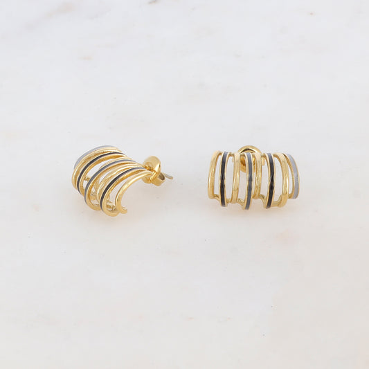 Créoles à puce 8 rangs avec effet lisse et émaillées 1,4 x 1,9 cm.