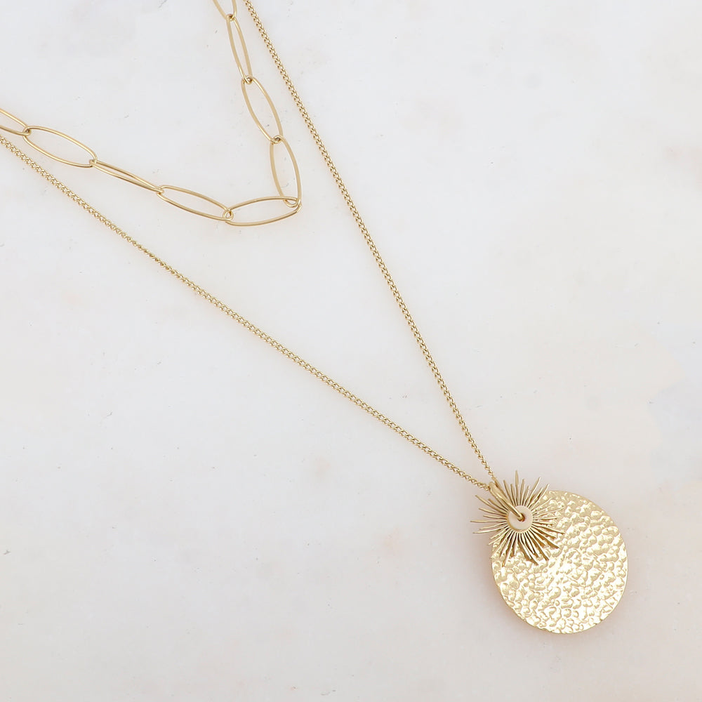 Collier 2 rangs avec maille, soleil et pendentif rond martelé (38/50+7CM)