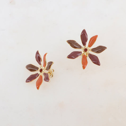 B.O à puce avec fleur émaillée et strass 3 x 3 cm.