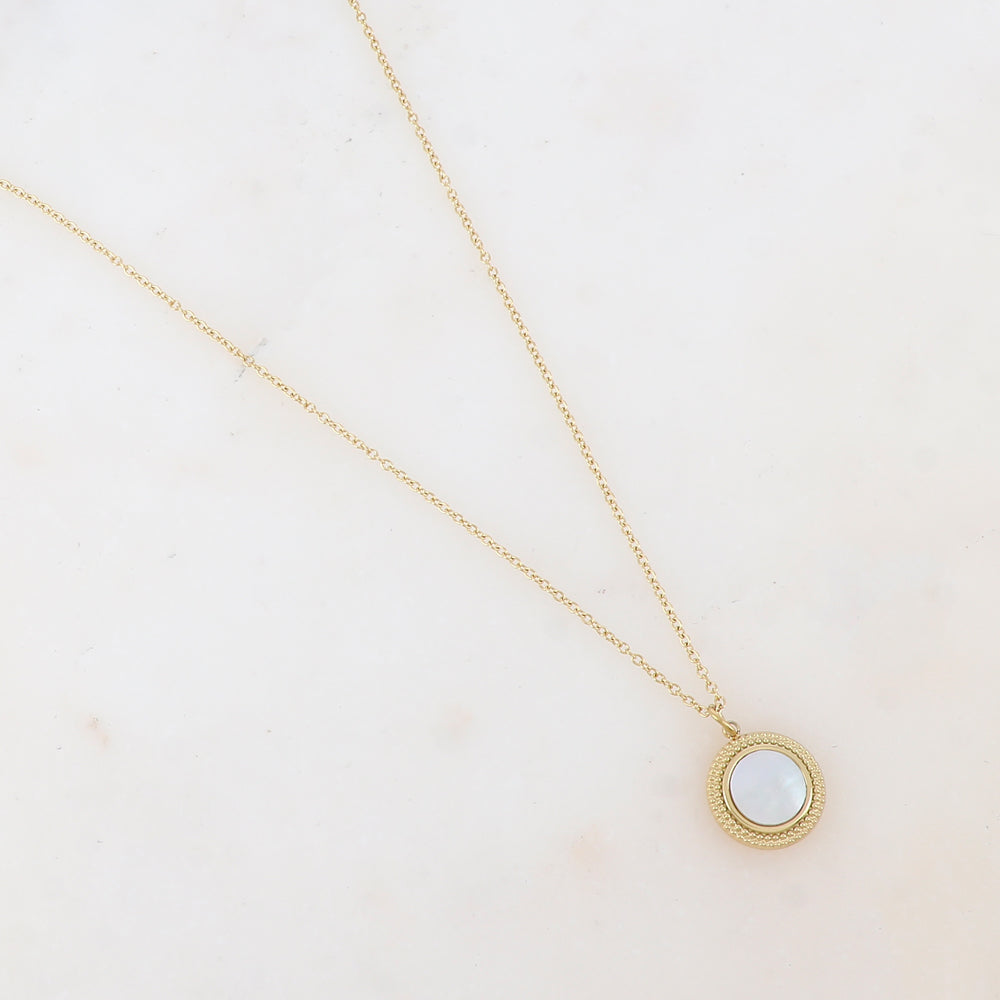Collier avec pendentif rond orné d'une nacre blanche (40+5CM)