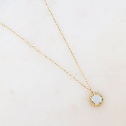 Collier avec pendentif rond orné d'une nacre blanche (40+5CM)