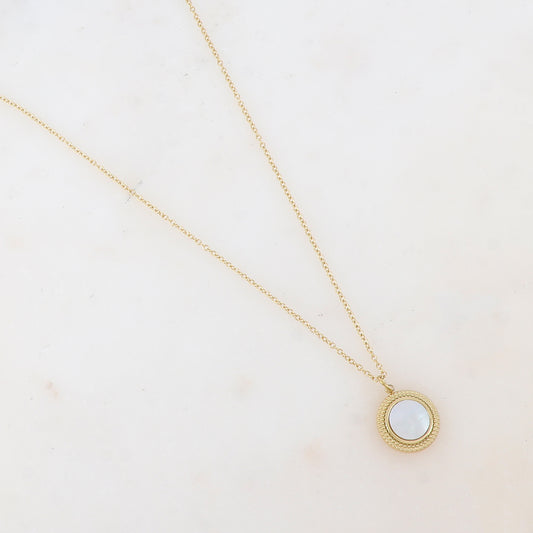 Collier avec pendentif rond orné d'une nacre blanche (40+5CM)
