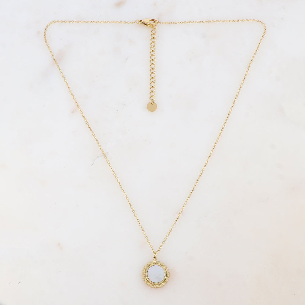 Collier avec pendentif rond orné d'une nacre blanche (40+5CM)