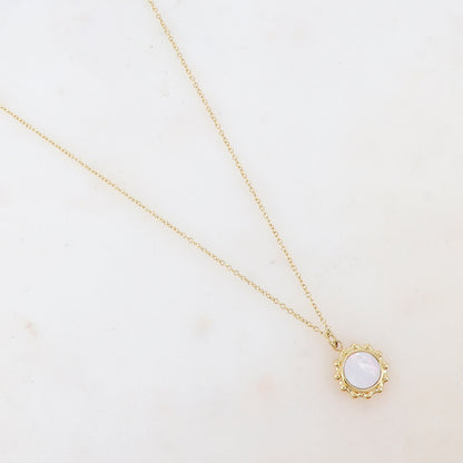 Collier avec pendentif rond orné d'une nacre blanche (40+5CM)