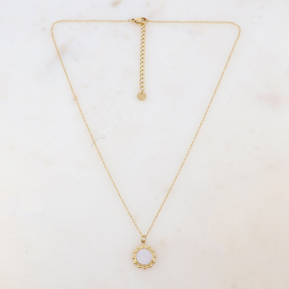 Collier avec pendentif rond orné d'une nacre blanche (40+5CM)