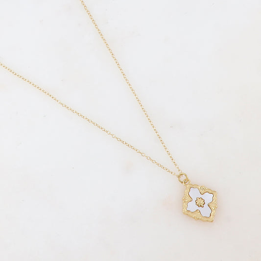 Collier avec pendentif fleur nacrée, étoile gravée (40+5CM)
